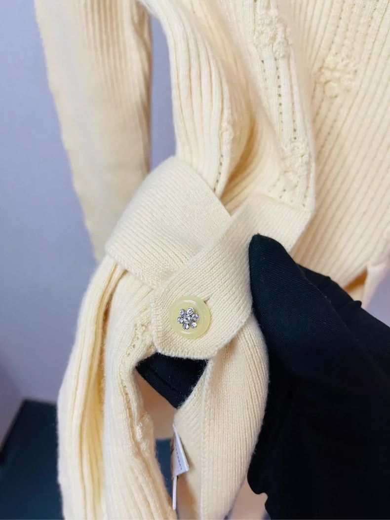 Chanel Chanel 24 chick yellow rhinestone waist-tight knitwear 2504 Size XXS / US 00 / IT 34 - 3 Thumbnail