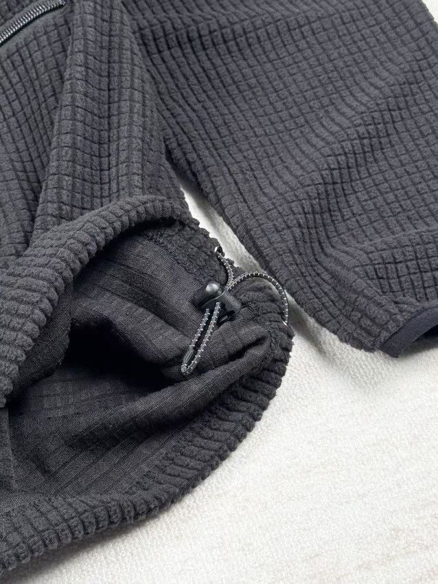 Japanese Brand DETACHABLE SLEEVE GRID FLEECE PULL OVER | baloriginal. Size US S / EU 44-46 / 1 - 6 Thumbnail