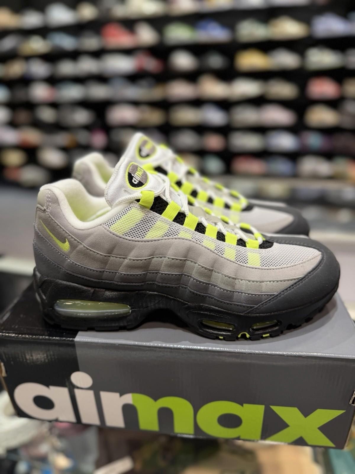 Nike Size 9.5 - Nike Air Max 95 OG 2025/2026 Neon (HM4740 001) Size US 9.5 / EU 42-43 - 2 Thumbnail