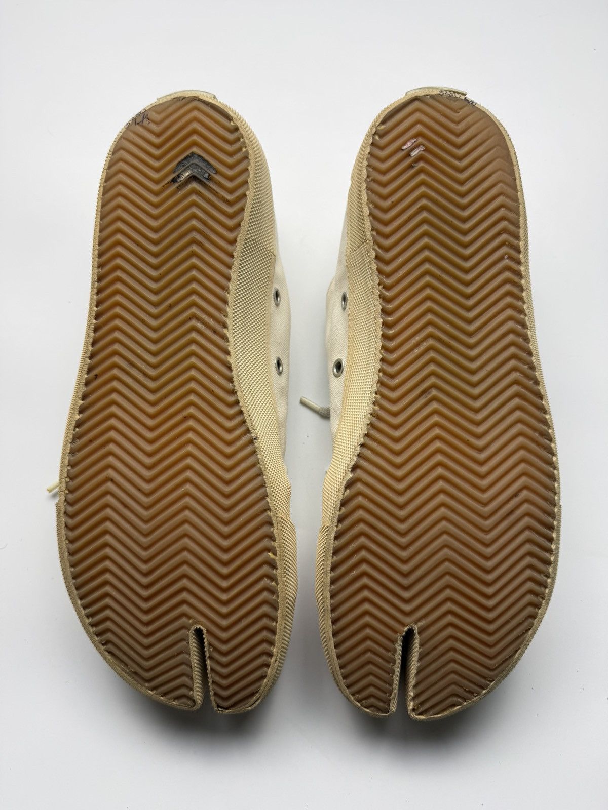 Maison Margiela Maison Margiela Tabi Canvas Paint Splatter White Size US 9 / EU 42 - 9 Thumbnail