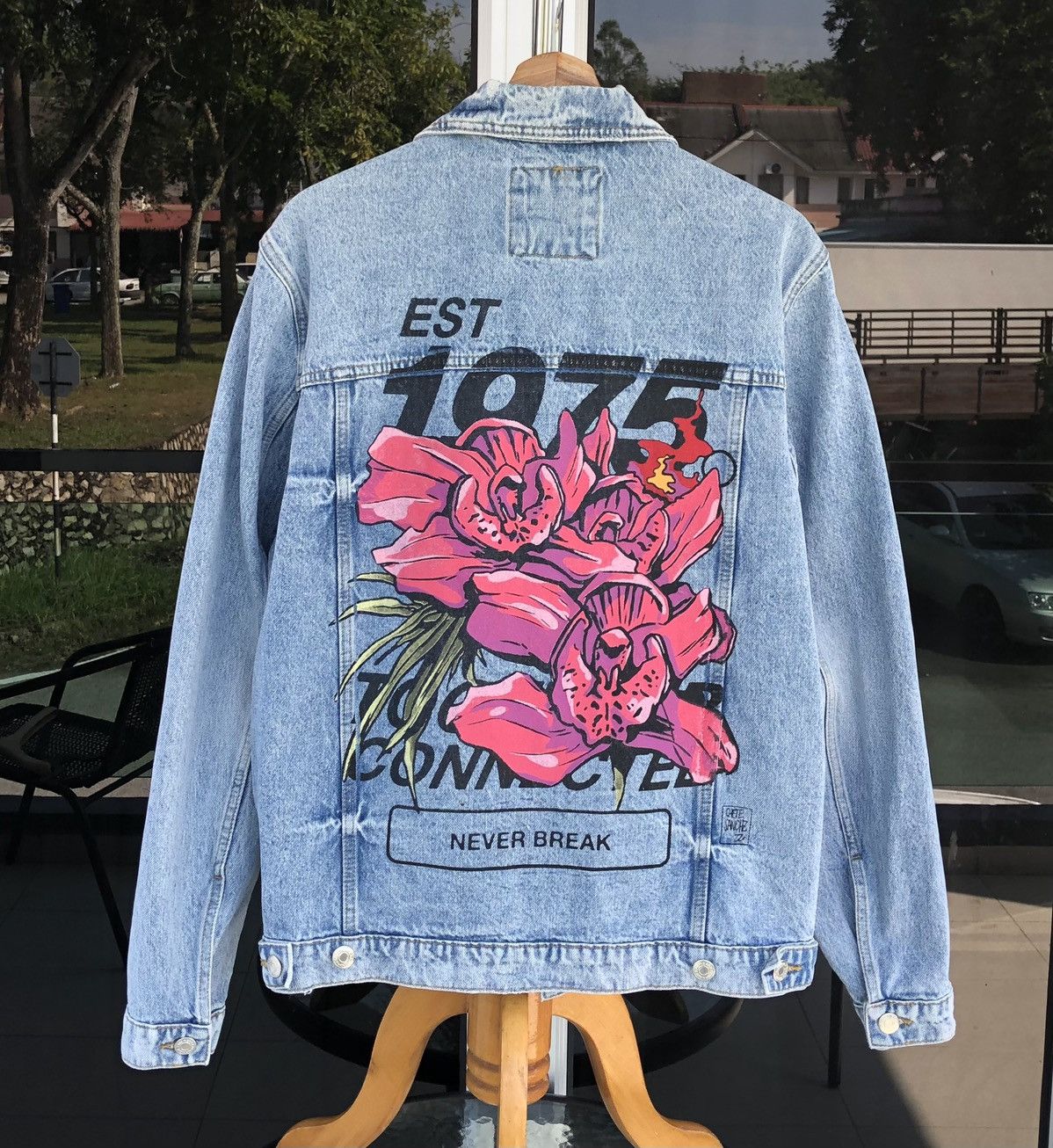 Zara SS 2023 ZARA DENIM JACKET WITH GRAFFITI PRINT Size US M / EU 48-50 / 2 - 5 Thumbnail
