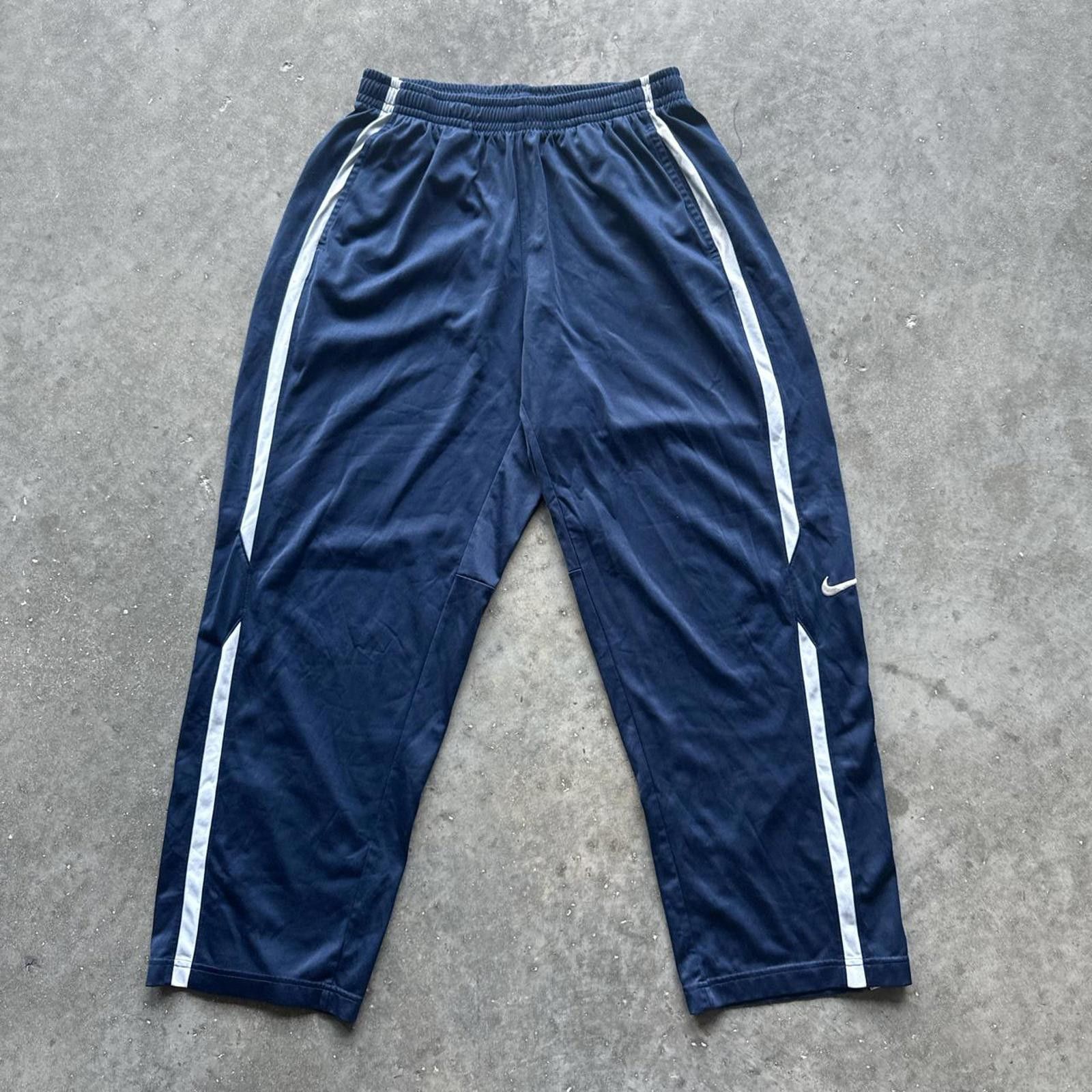 Nike Nike Sportswear Sweatpants With embroidered Swoosh & Stripes Size US 36 / EU 52 - 1 Thumbnail
