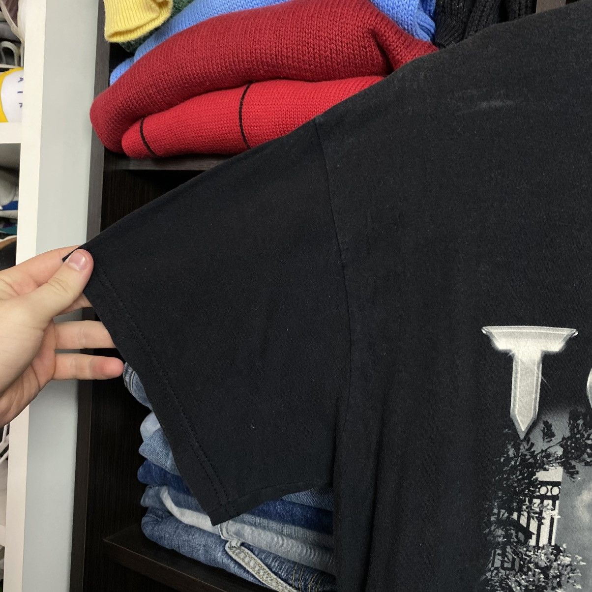 Band Tees Vintage Toto Big Graphic logo 2012 Rock band tee size L Size US L / EU 52-54 / 3 - 4 Thumbnail