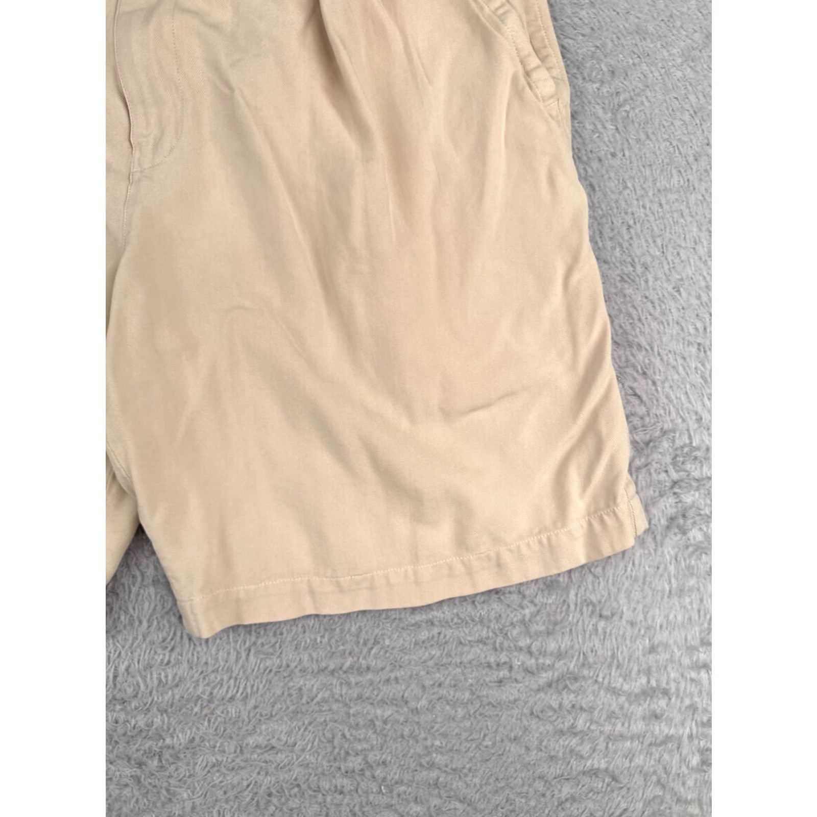 Tommy Bahama Tommy Bahama Men's Shorts 34 Beige Pleated Cotton Silk Beach Resort Aloha 90s Style Pockets Logo Casual Mens Size US 34 / EU 50 - 2 Thumbnail