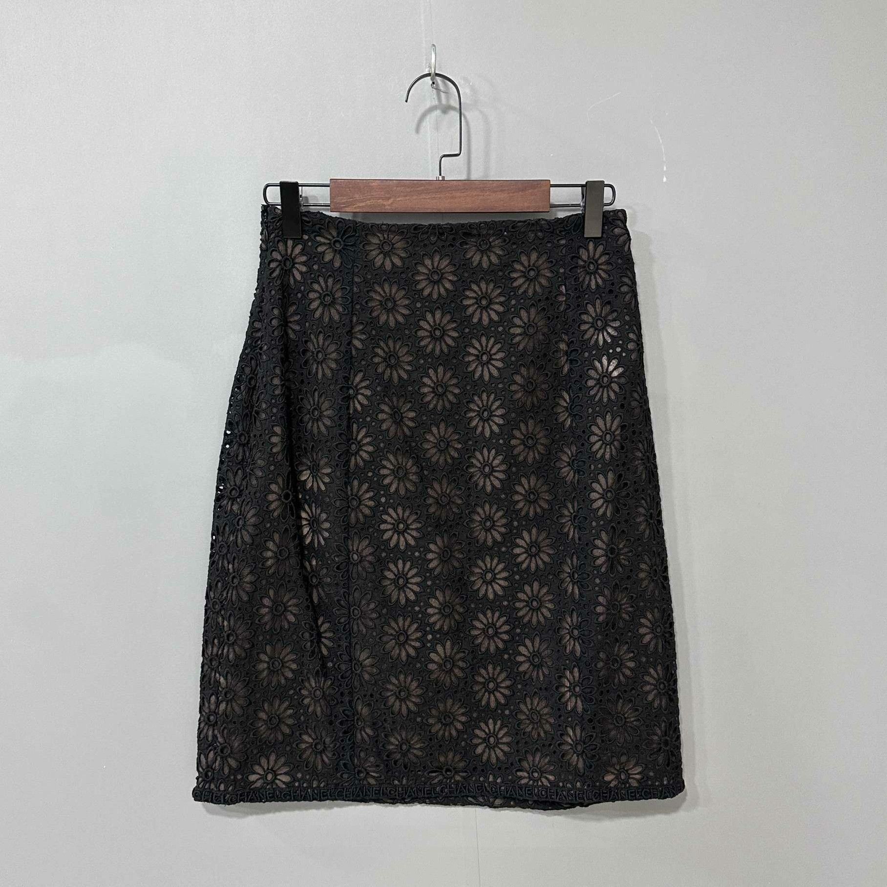 Chanel Chanel Black Skirt 38 Women Size 38" / US 16 / IT 52 - 1 Thumbnail