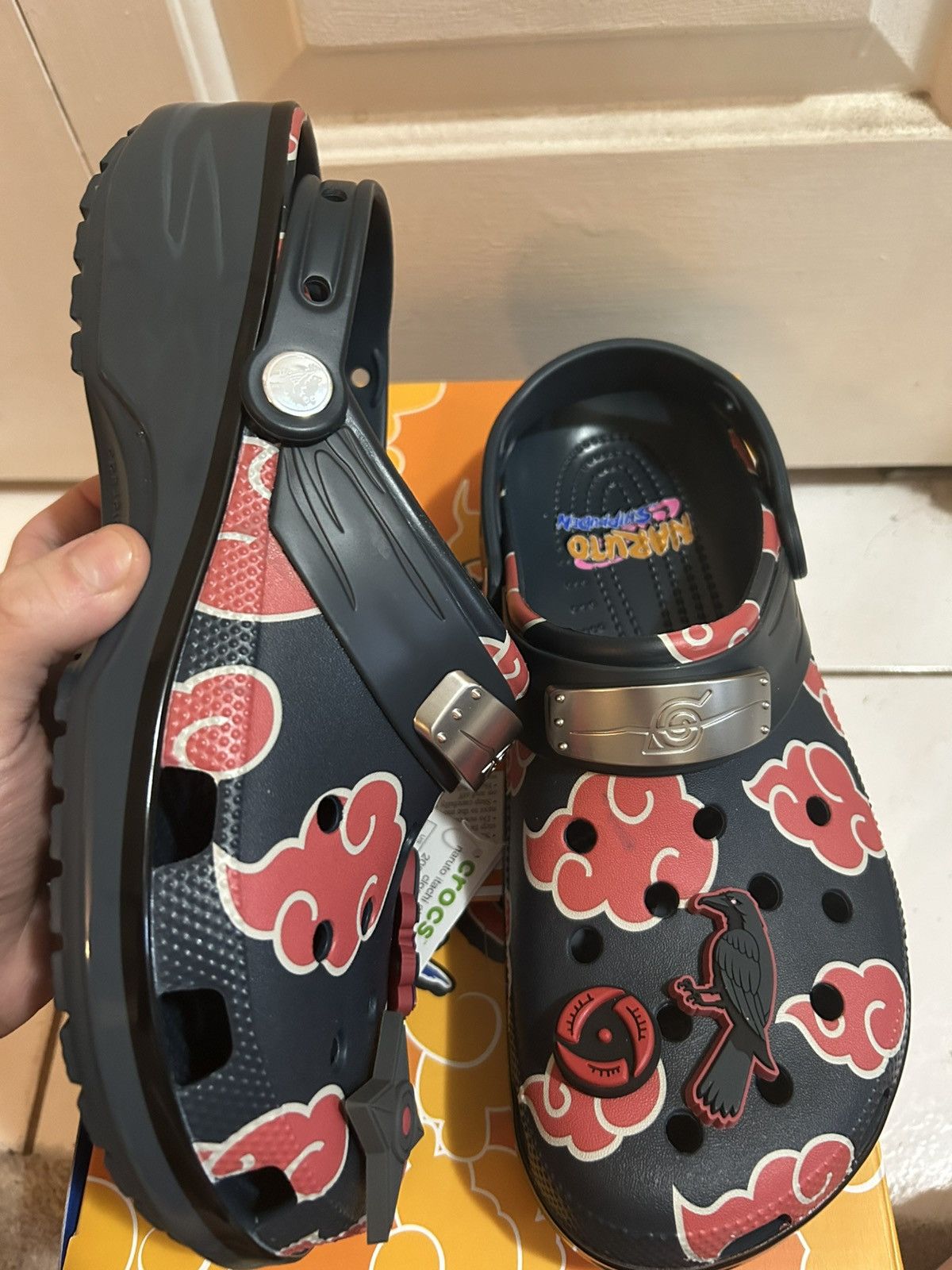 Crocs Naruto x crocs itachi 13M Size US 13 / EU 46 - 3 Thumbnail