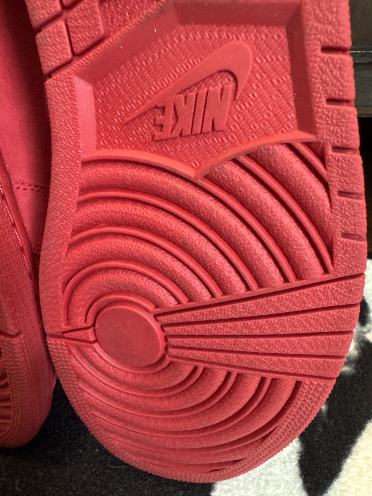 Nike Air Jordan 1 Retro High Red Suede Size US 11 / EU 44 - 5 Thumbnail