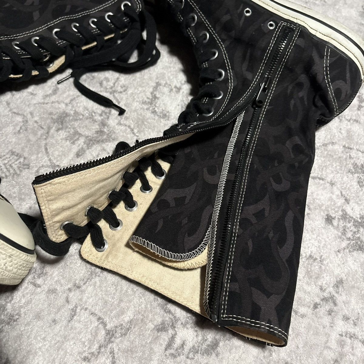 Number (N)ine Number (N)ine AW04 Tribal Heart Camo High Top Sneakers Black Size US 9 / EU 42 - 4 Thumbnail