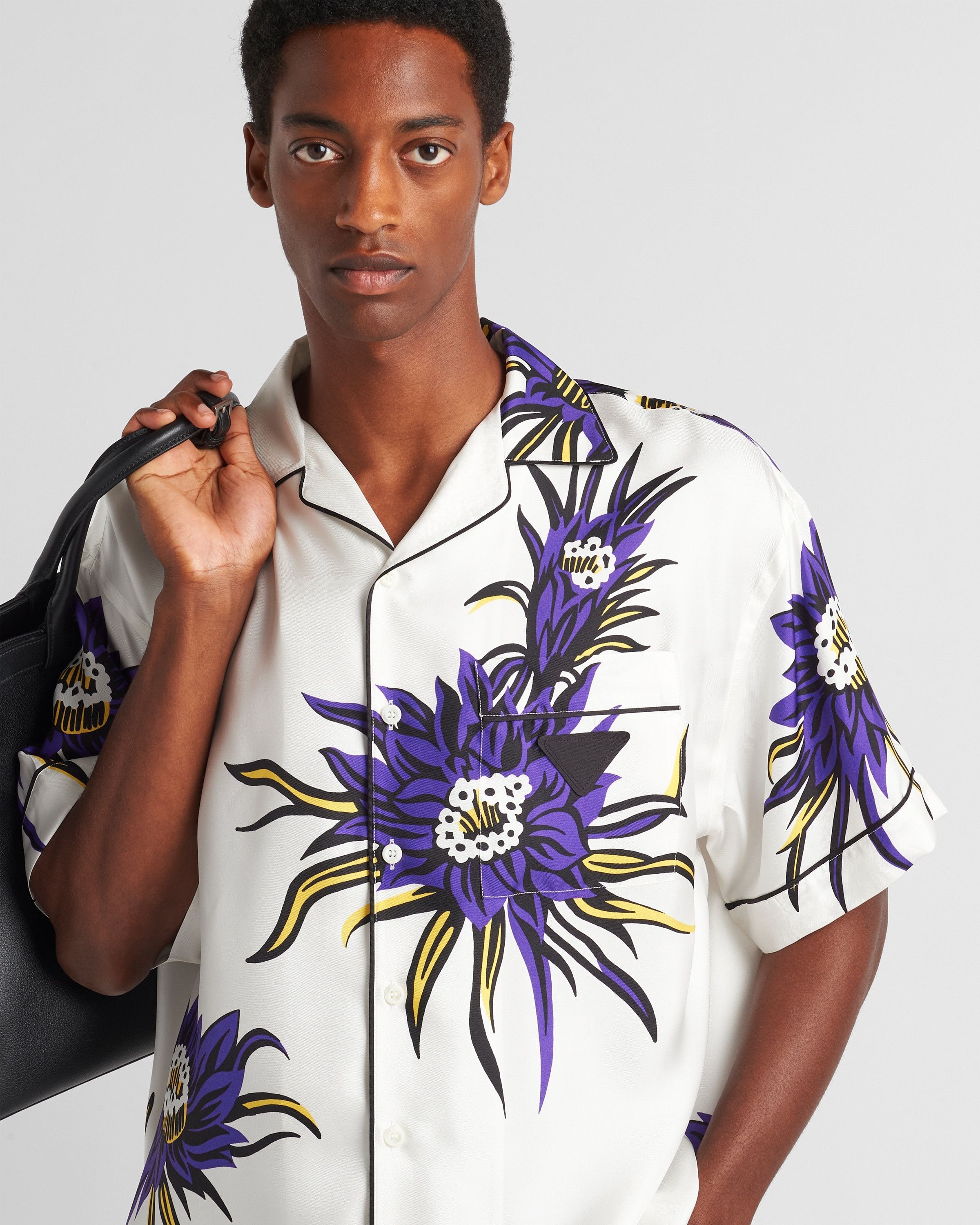 Prada o1bcso1str1025 Twill Lilium Short Sleeve Silk Shirt Size US S / EU 44-46 / 1 - 3 Thumbnail