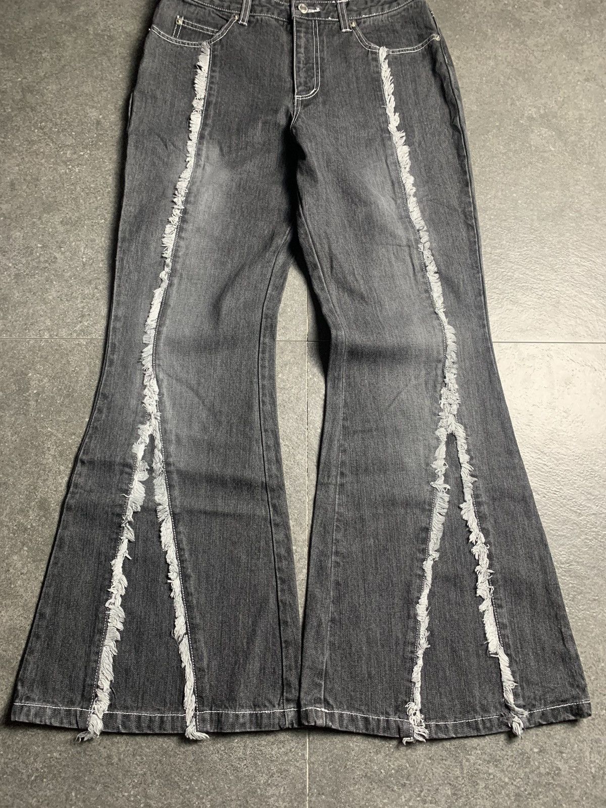 Japanese Brand 2000s Japanese Brand Frayed-seam Super Flared Jeans Size US 28 / EU 44 - 4 Thumbnail