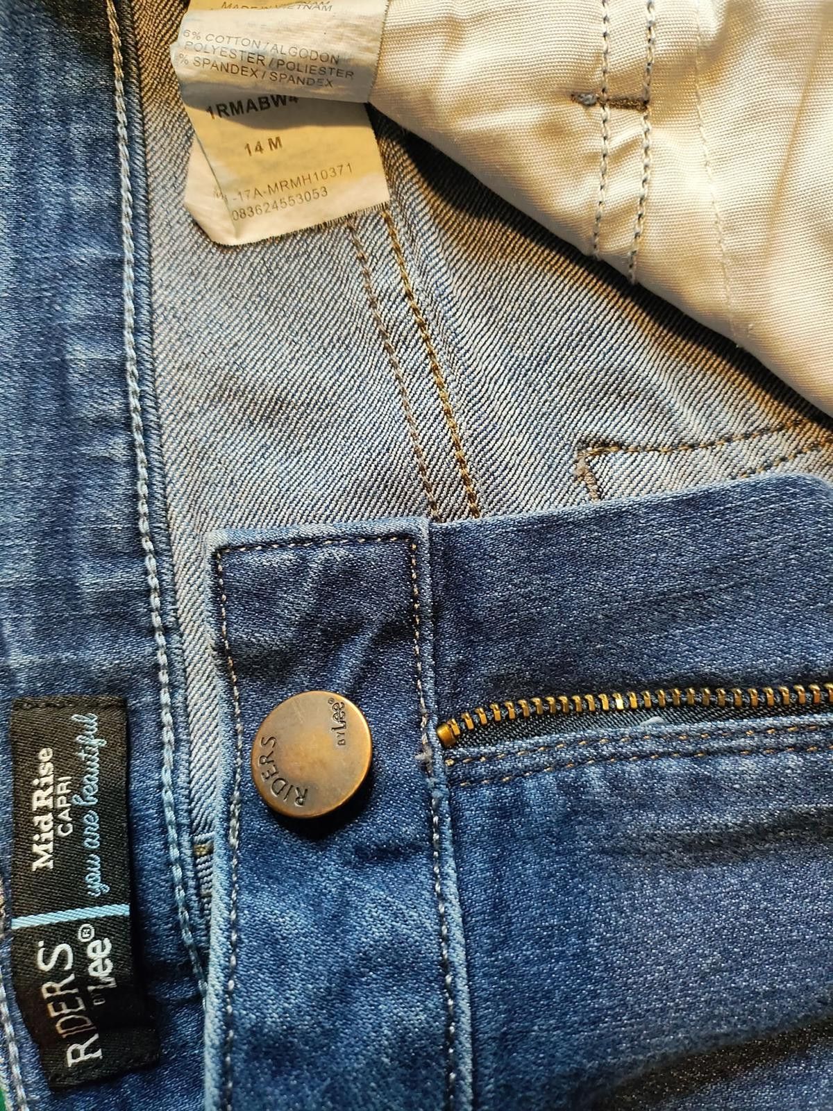 Designer Riders by Lee Women's Blue Denim Mid Rise Capri Shorts Size 36" / US 14 / IT 50 - 5 Thumbnail