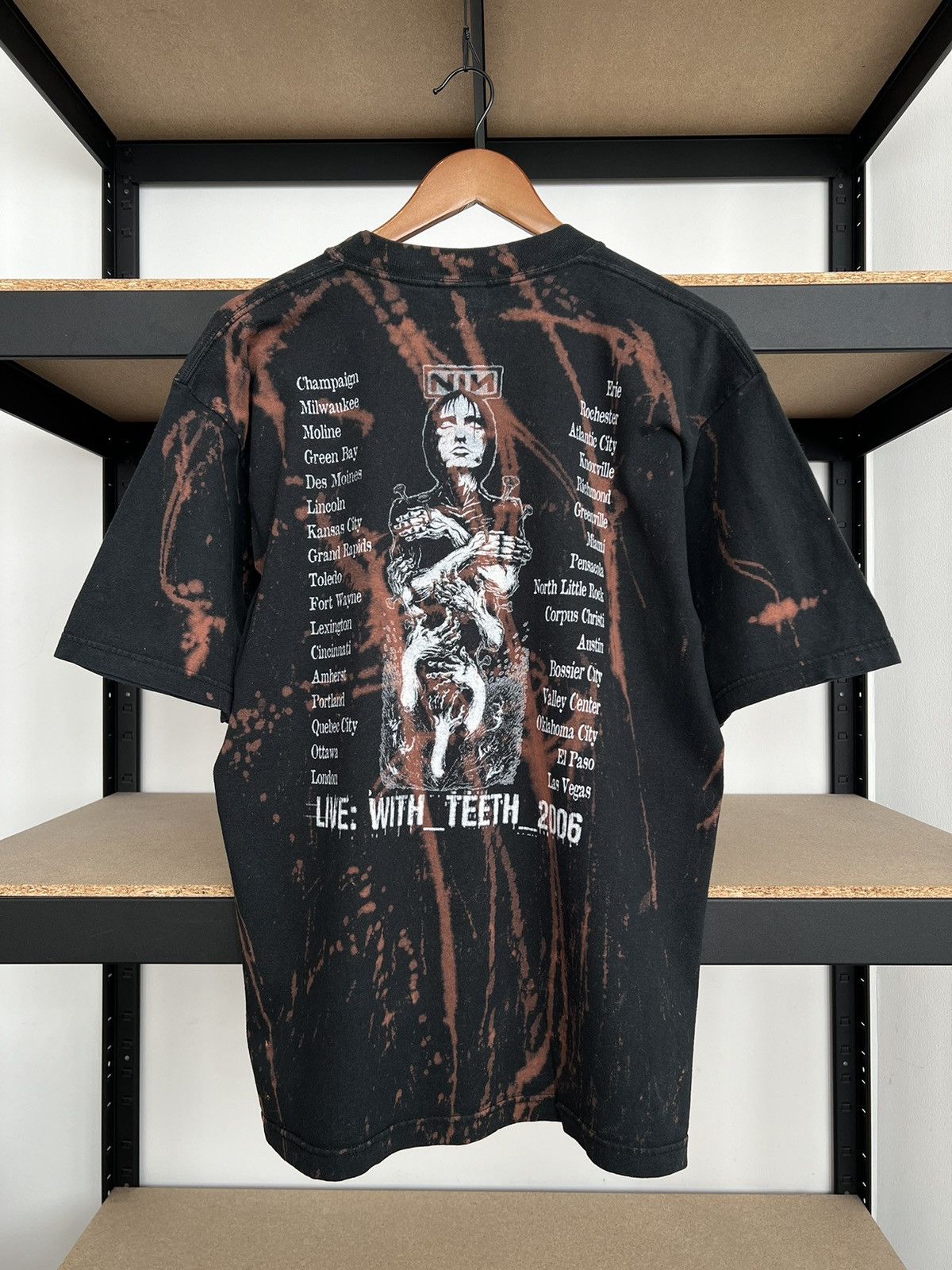 Band Tees Vintage 2006 Nine Inch Nails NIN Live With Teeth T-shirt Size US L / EU 52-54 / 3 - 4 Thumbnail