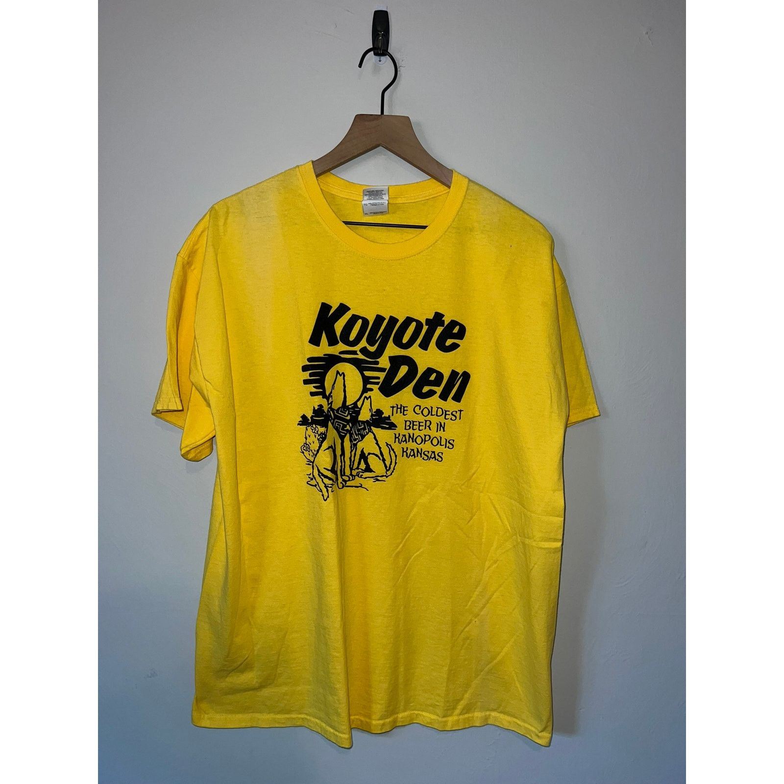 Gildan Vintage Koyote Den Shirt Coldest Beer In Kanopolis Tee XL Size US XL / EU 56 / 4 - 1 Thumbnail
