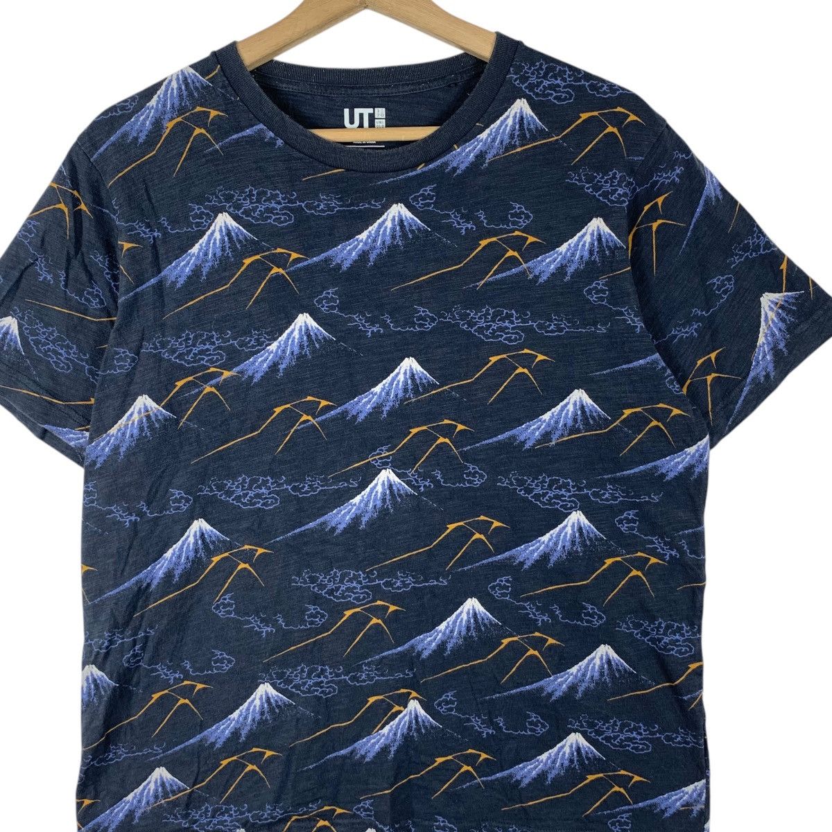 Uniqlo UNIQLO x HOKUSAI BLUE Japan Traditional Fuji AOP Tee Shirt Size L / US 10 / IT 46 - 3 Thumbnail
