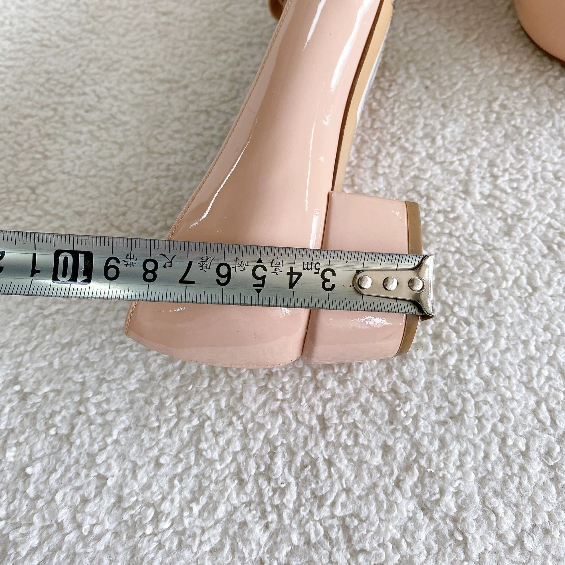 Salvatore Ferragamo Ferragamo Patent Leather Nude Low Heel Pumps US 6.5 1294 Size US 6.5 / IT 36.5 - 9 Thumbnail