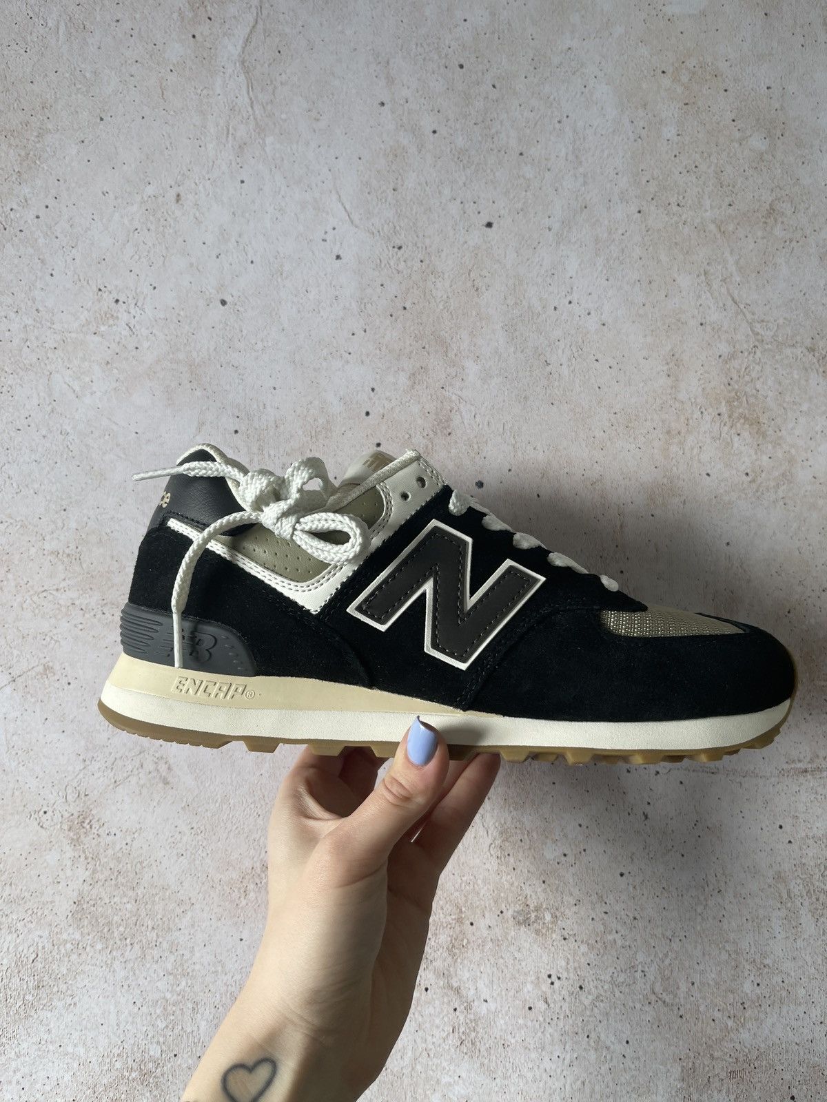 New Balance New Balance 574 Black Olive Gum Size US 7 / EU 40 - 1 Thumbnail