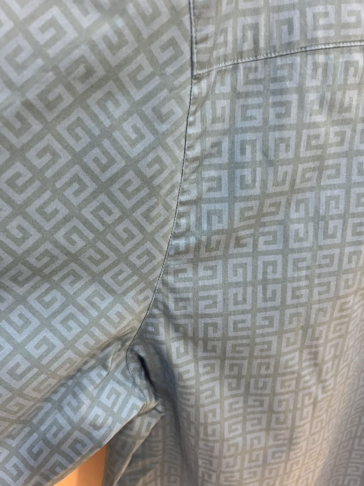 Givenchy 4G monogram print short sleeve shirt Size US M / EU 48-50 / 2 - 13 Thumbnail