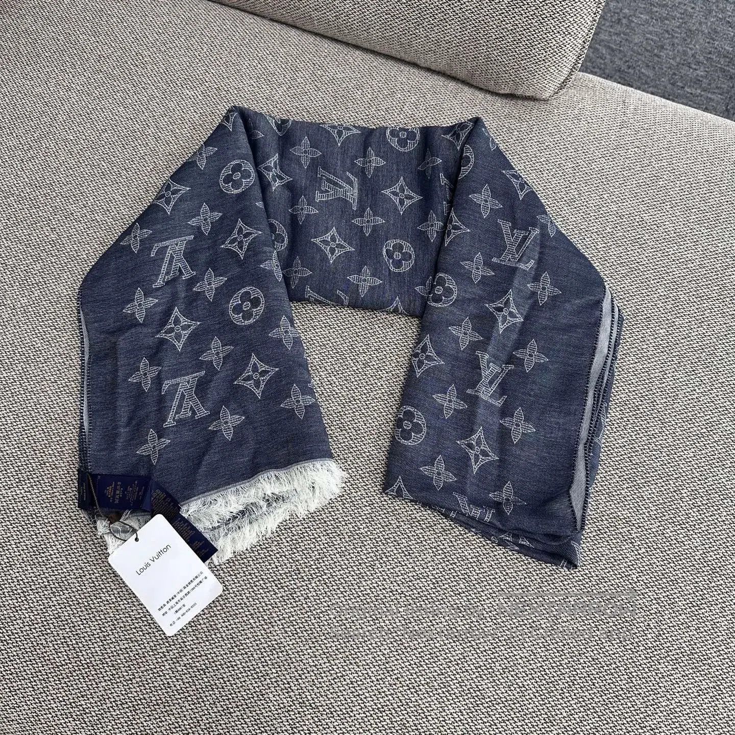 Louis Vuitton Louis Vuitton Blue Wool Scarf. Size ONE SIZE - 2 Thumbnail