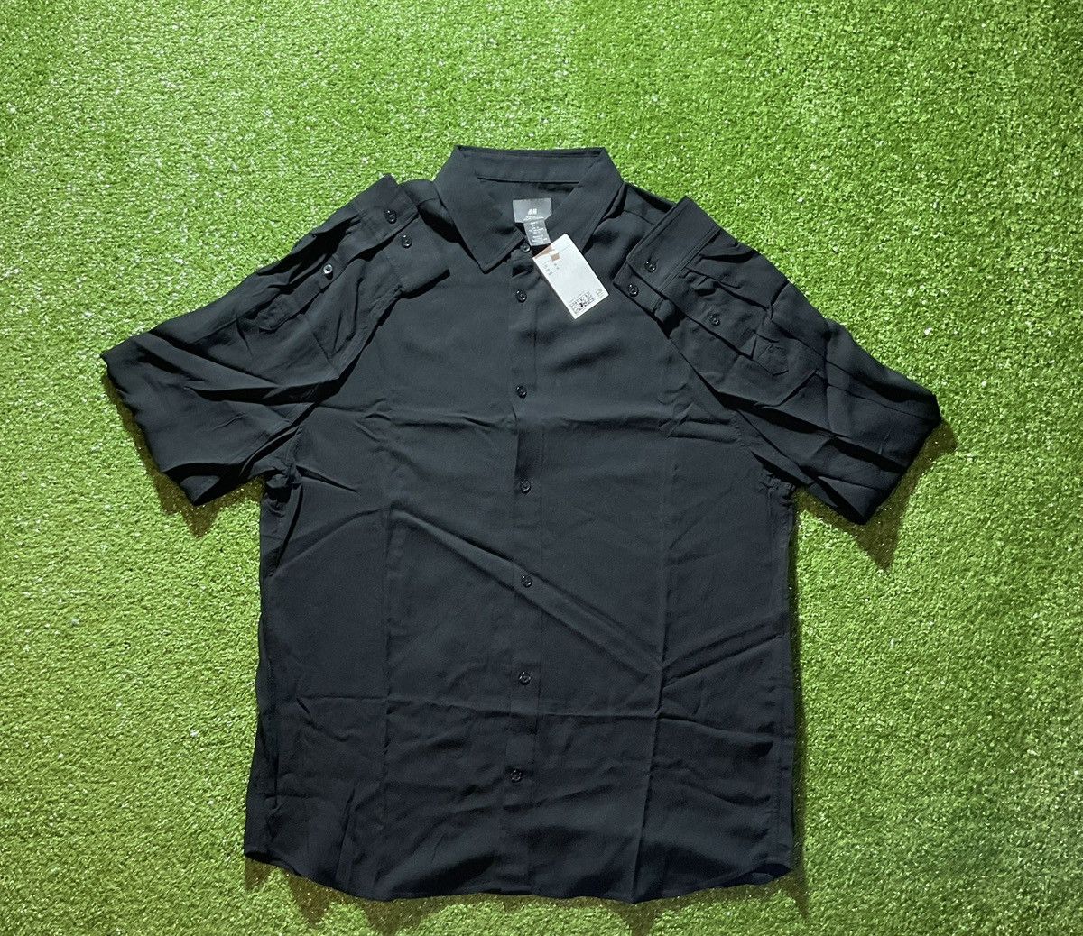H&M H&M Men’s Black Regular Fit Button Up Dress Shirt Size US L / EU 52-54 / 3 - 1 Thumbnail