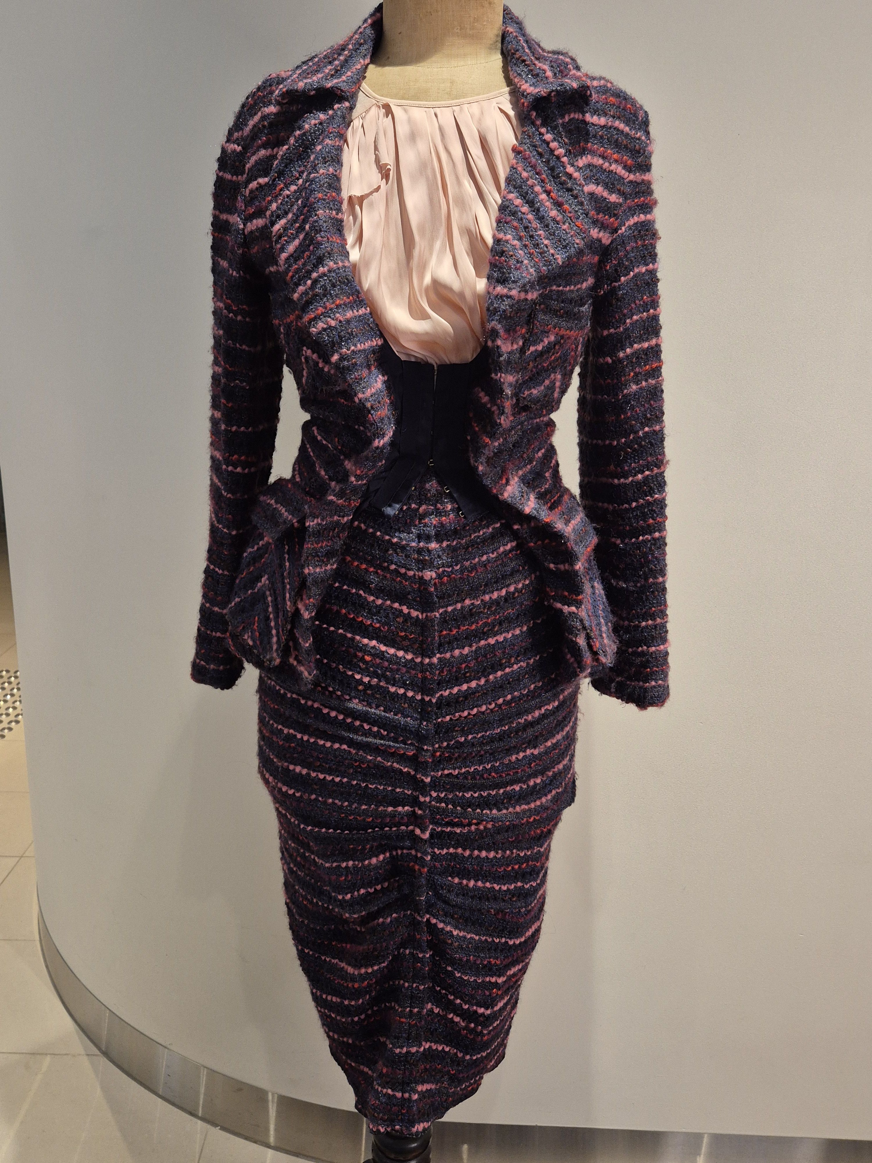Nina Ricci Nina Ricci wool/silk boucle 2 piece suit Y2K Size XS / US 0-2 / IT 36-38 - 1 Thumbnail