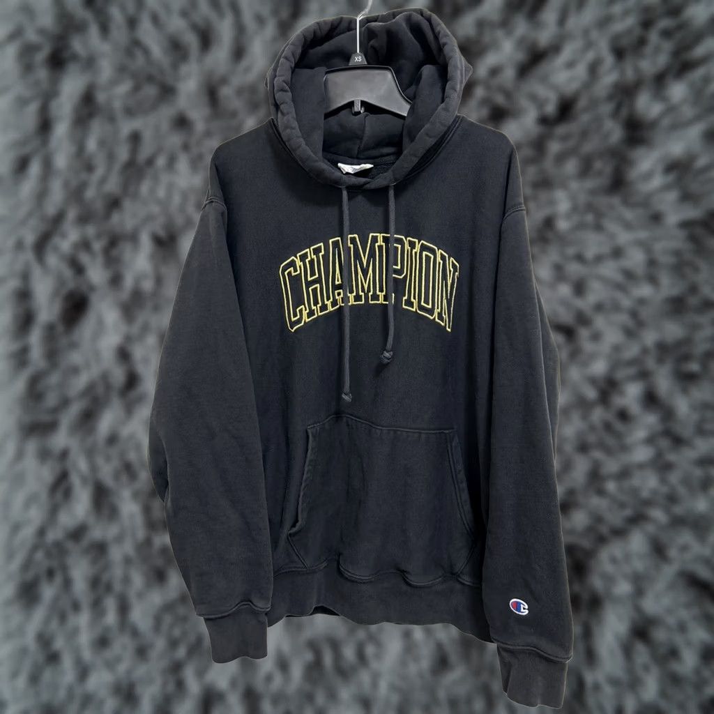 Champion VINTAGE Champion Hoodie Men L Black Solid Cotton Blend Fleece Embroidered Logo Reverse Weave Pullover Top 90s Theme Size US L / EU 52-54 / 3 - 1 Thumbnail