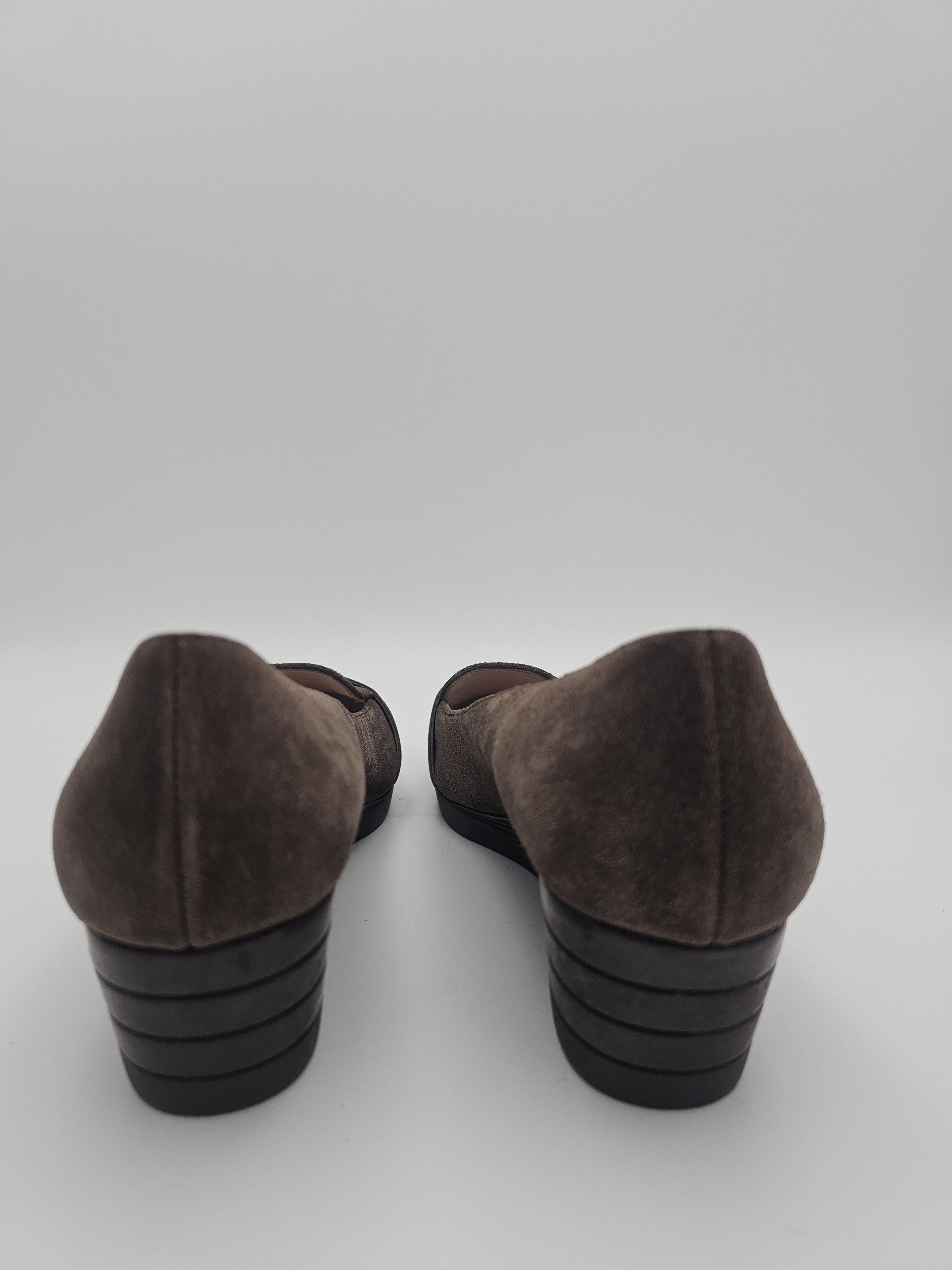 Salvatore Ferragamo Salvatore Ferragamo Brown Suede Ballet Flats US 8.5 IT 39 Size US 8.5 / IT 38.5 - 8 Thumbnail