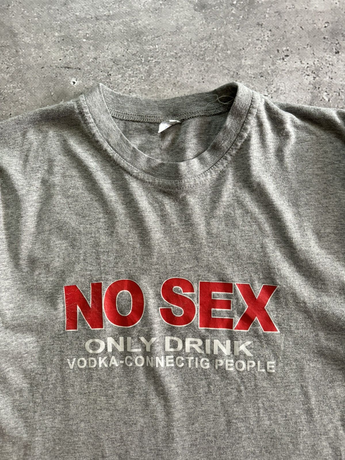 Vintage Vintage Y2K ‘No Sex Only Drink Vodka’ Art Funny T-Shirt Size US S / EU 44-46 / 1 - 3 Thumbnail