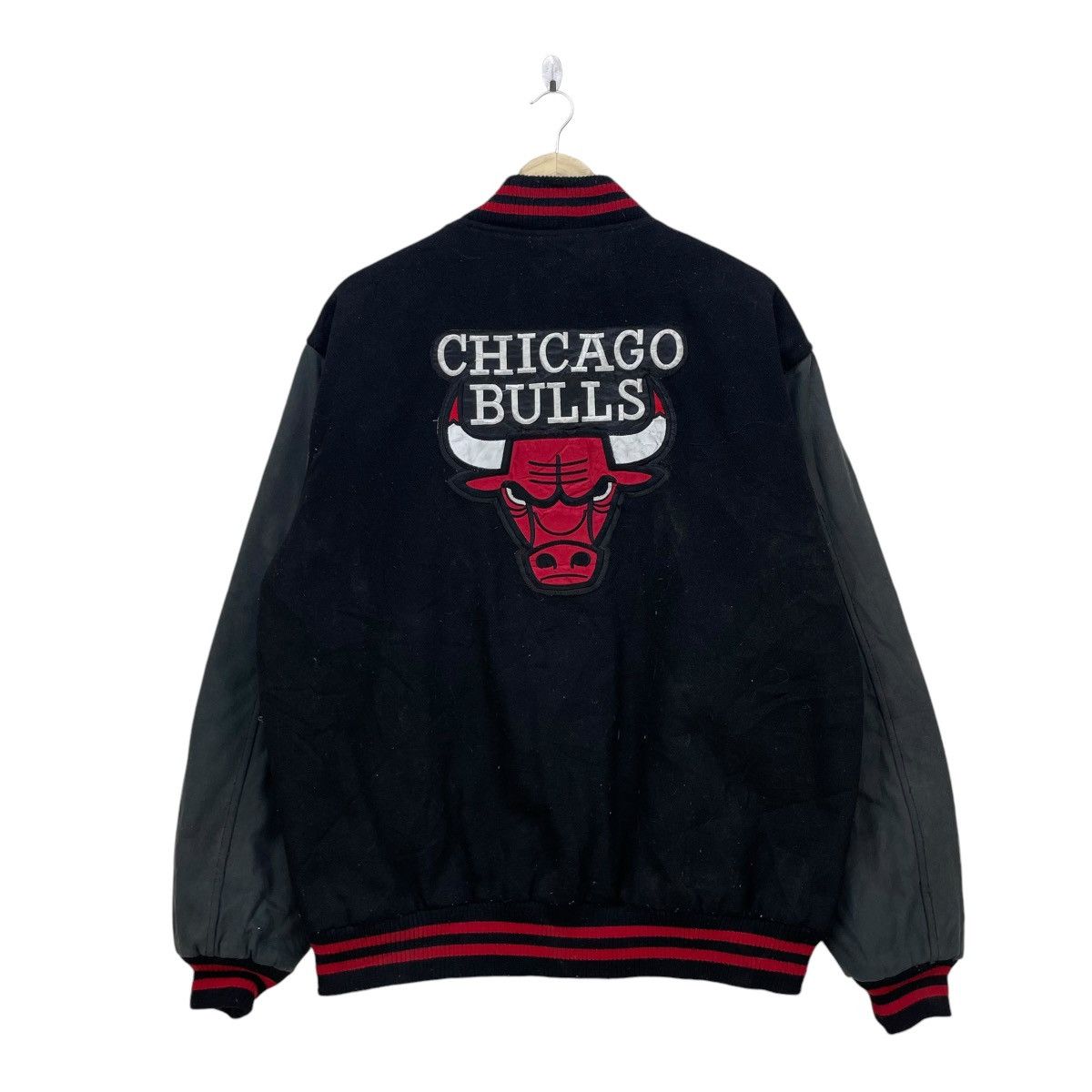 Japanese Brand × Vintage Vintage Japanese Brand Chicago Bulls Varsity Jacket Size US L / EU 52-54 / 3 - 1 Thumbnail
