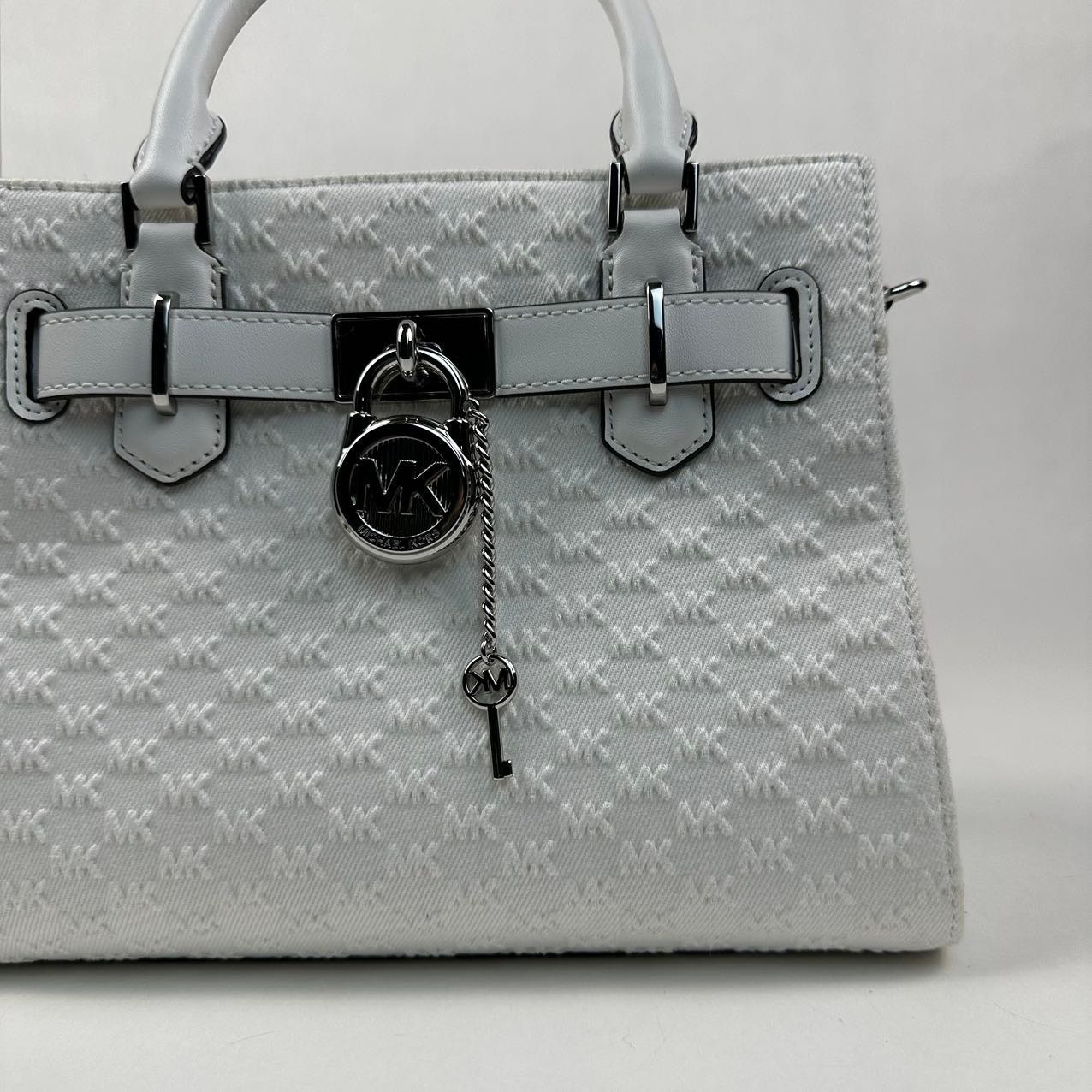 Michael Kors Michael Kors 35T4SHMS5C Hamilton Small Logo Embossed Washed Size ONE SIZE - 7 Thumbnail