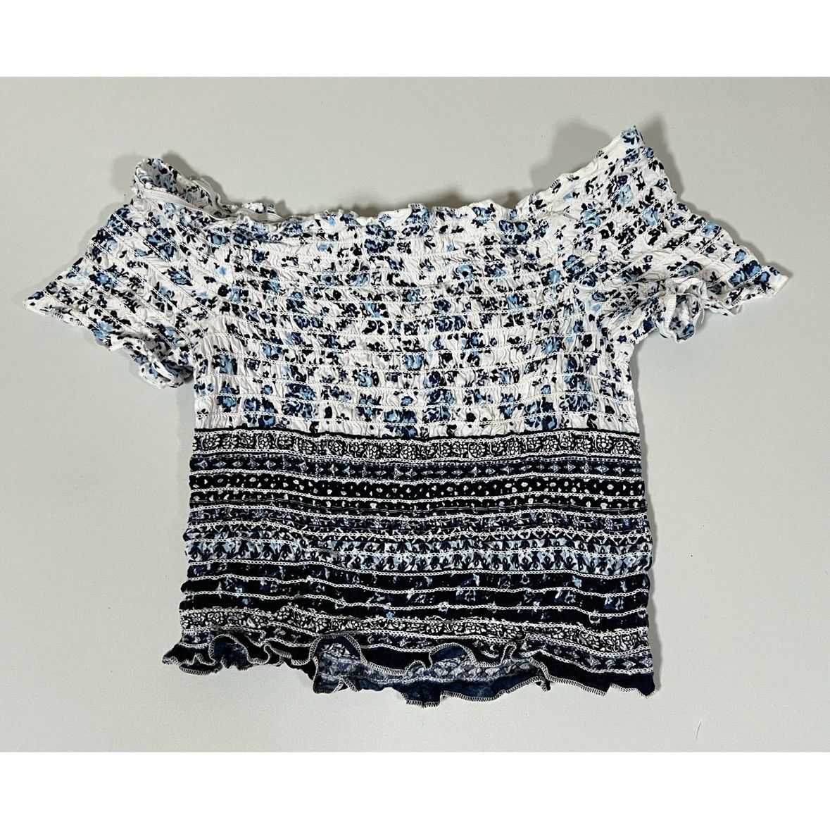Japanese Brand White Blue Floral Off-The-Shoulder Crop Top Shirt Size S 💙✨ Size S / US 4 / IT 40 - 3 Thumbnail