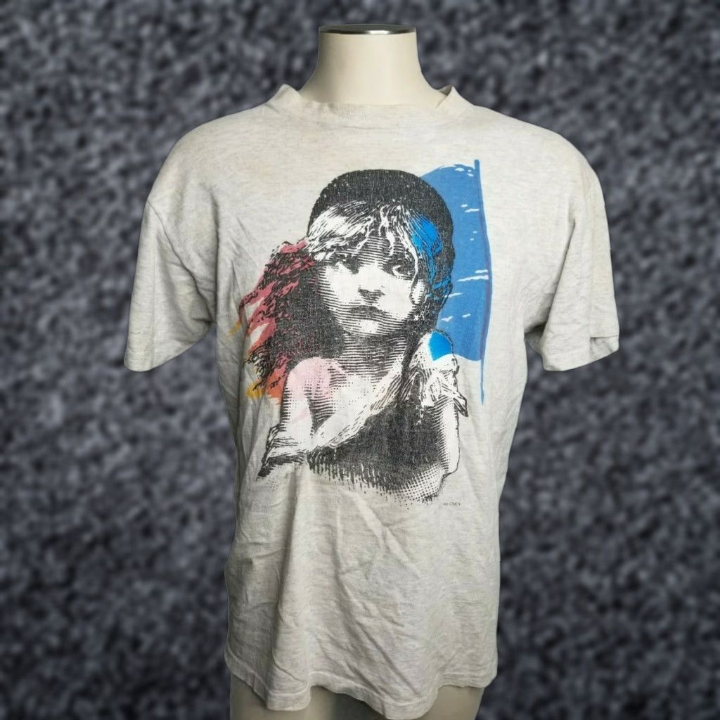Delta VINTAGE 1986 Les Miserables Broadway Musical Graphic Tee Shirt Men’s Large Distressed Gray 80s Size US L / EU 52-54 / 3 - 1 Thumbnail
