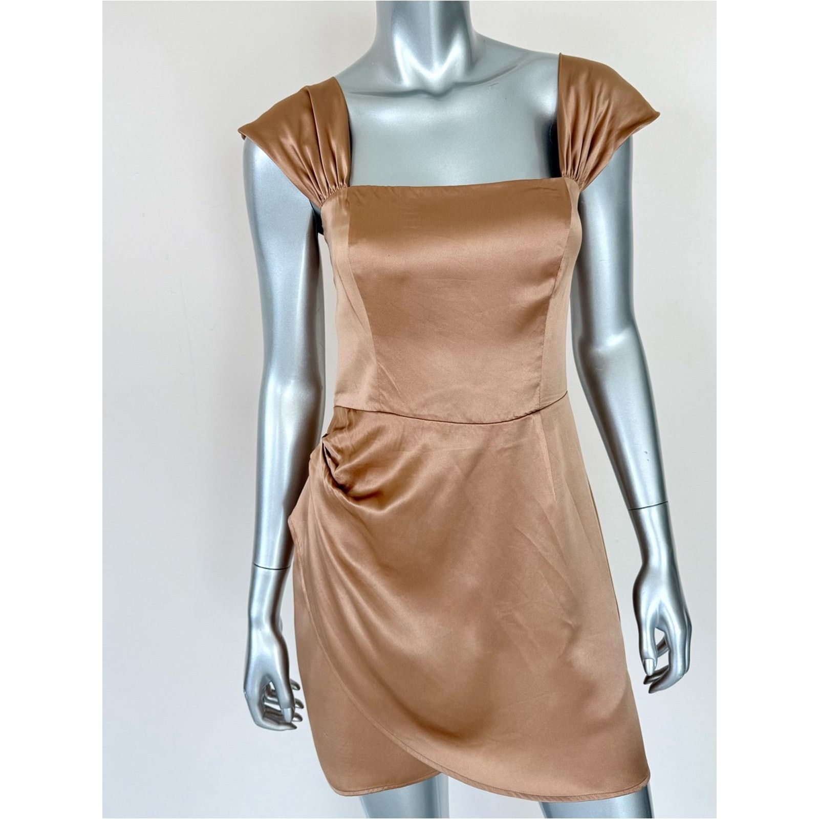 Reformation NEW!!! Reformation mini gold silk dress size 6 US Size M / US 6-8 / IT 42-44 - 1 Thumbnail