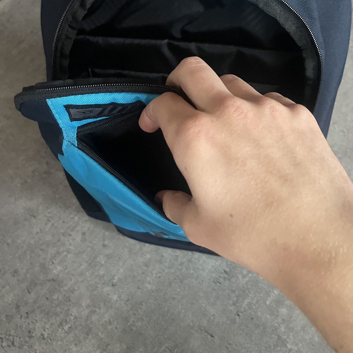 Oakley × Vintage Vintage 90s Oakley Backpack Size ONE SIZE - 6 Thumbnail
