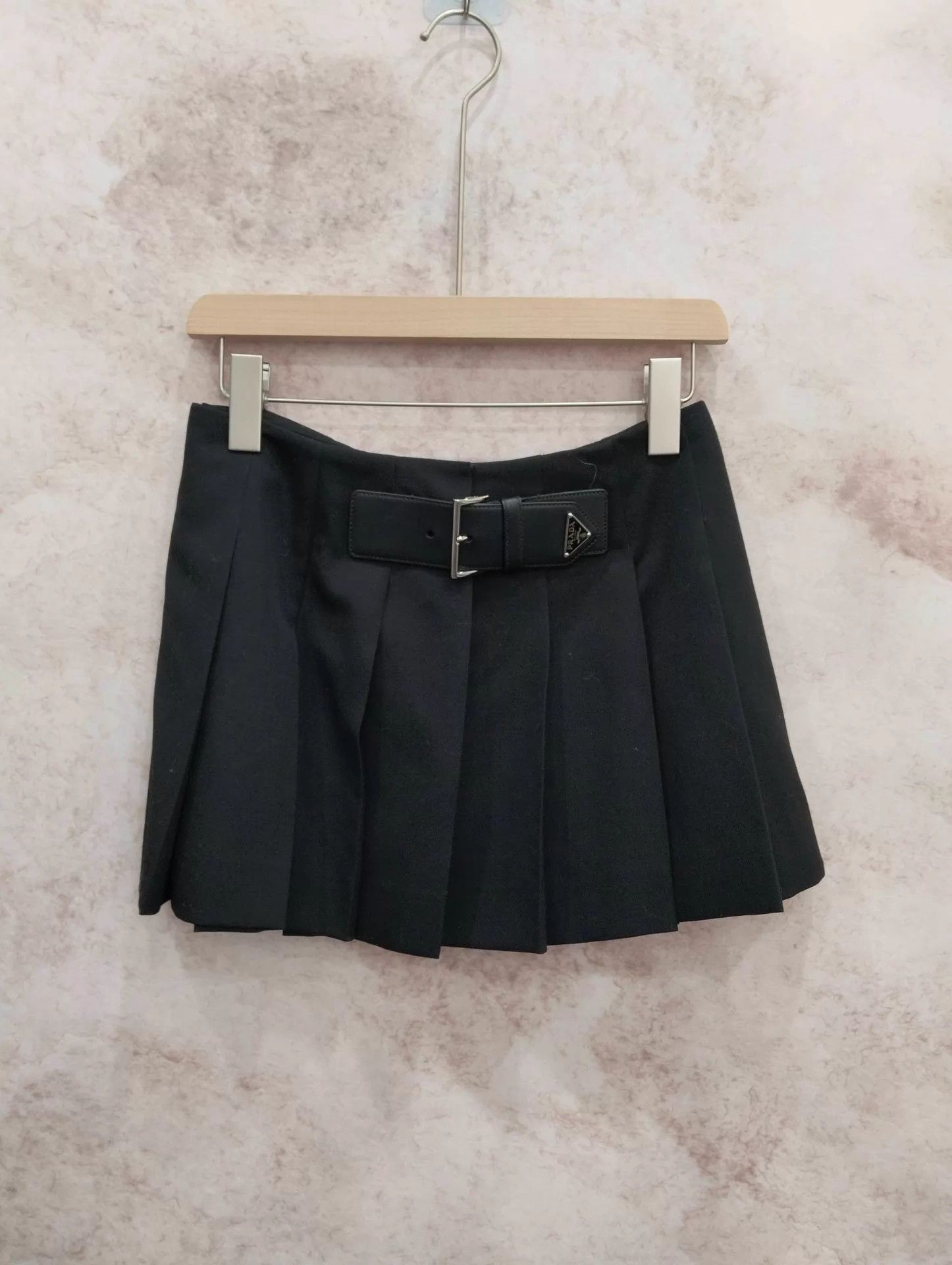 Prada PRADA Triangle Logo Pleated Mini Skirt 36 Size 25" / US 0 / IT 36 - 1 Thumbnail