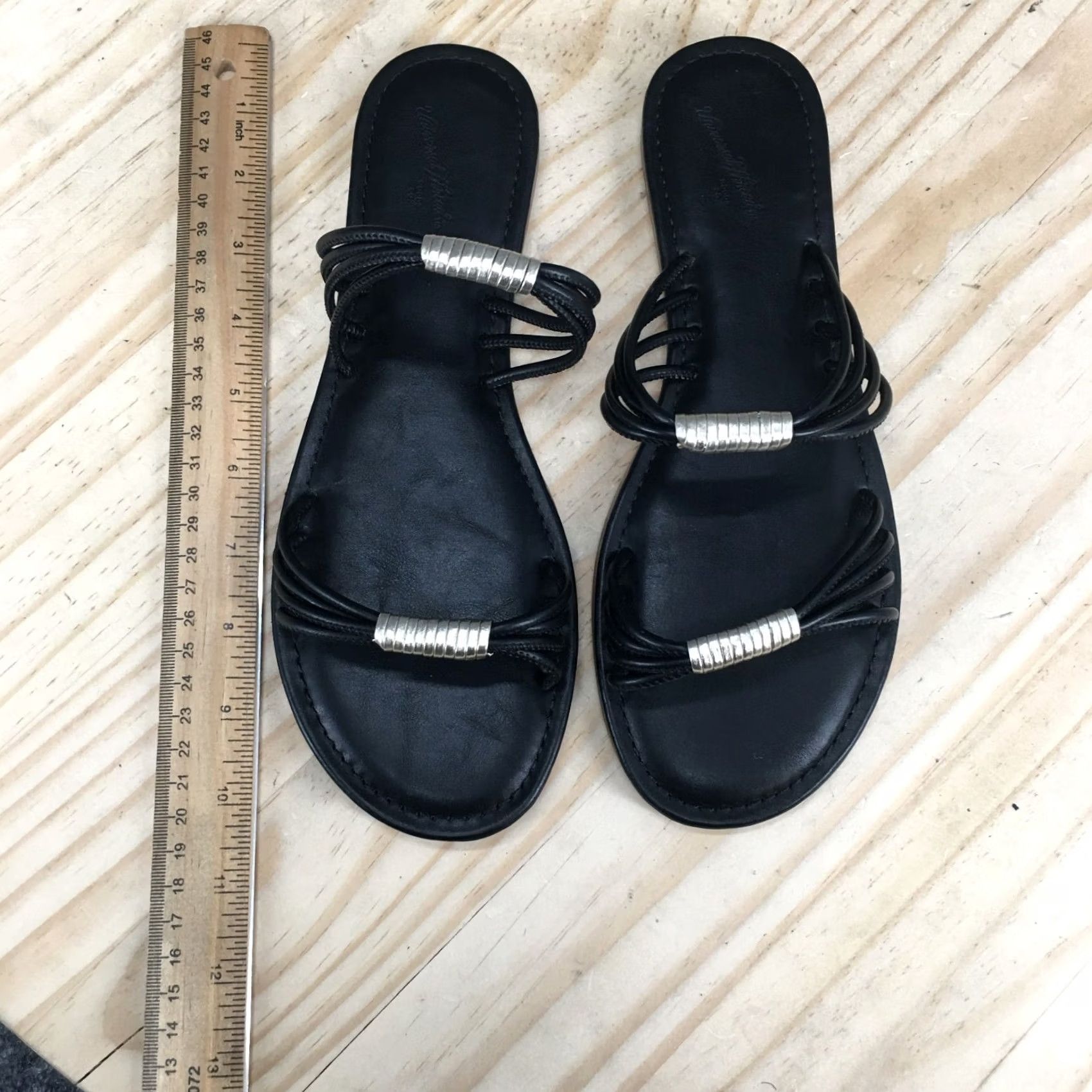 Vintage Universal Thread Sandals Womens 8.5 Casual Slip-On Black Flat Sandal Size US 9 / IT 39 - 5 Thumbnail