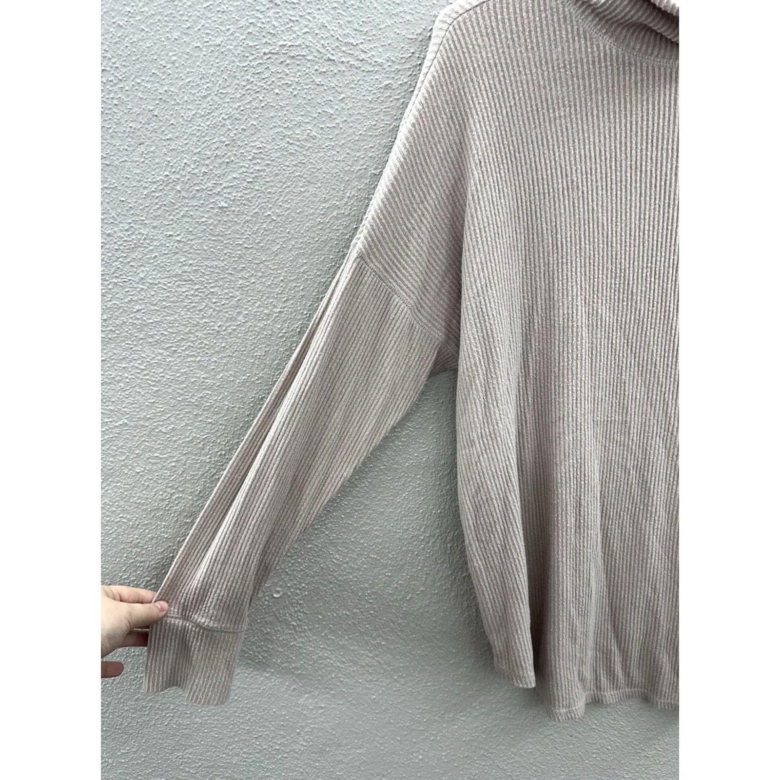 American Eagle Outfitters American Eagle Outfitters Sweater Shirt Womens Medium Tan Long Sleeve Cowl Neck Ribbed Lightweight Knit Size M / US 6-8 / IT 42-44 - 2 Thumbnail