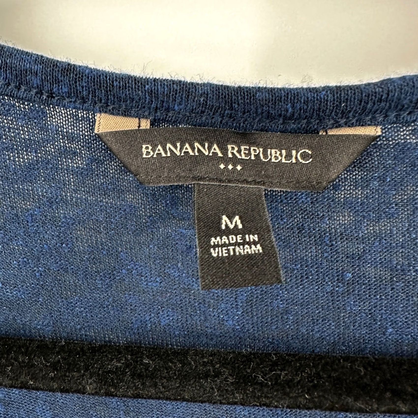 Banana Republic VINTAGE Banana Republic Navy Blue Lace Trim V-Neck Flutter Sleeve Linen Blend Top M Size M / US 6-8 / IT 42-44 - 4 Thumbnail