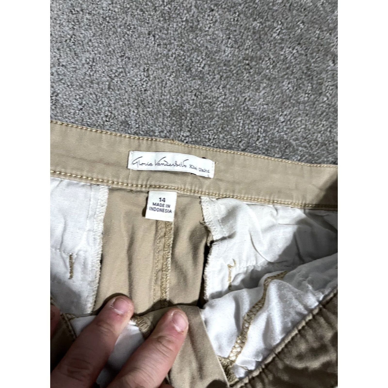 Gloria Vanderbilt Gloria Vanderbilt Khaki Capri Pants Womens 14 Stretch Cotton Crop Twill Straight Inseam 17.5 Beige Baseball Logo Pockets Capris Size 36" / US 14 / IT 50 - 4 Thumbnail