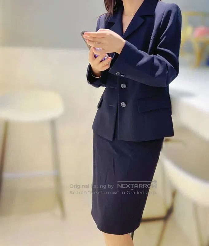Burberry Burberry Women's Navy Wool Blazer and Skirt Set. Size XXS / US 00 / IT 34 - 5 Thumbnail