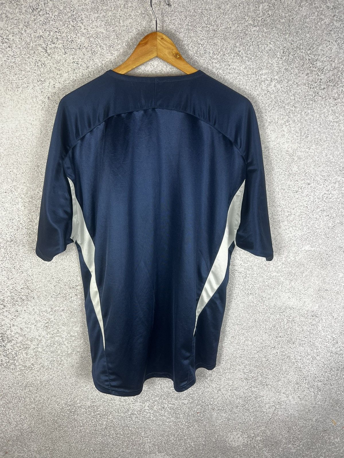 Nike Vintage Nike Center Swoosh Logo Tee Size US XL / EU 56 / 4 - 13 Thumbnail