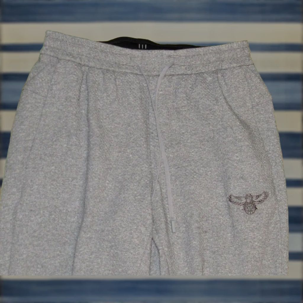 Lululemon LULULEMON Grey At Ease Atlanta Hawks Jogger Pants Medium Size US 31 - 1 Thumbnail