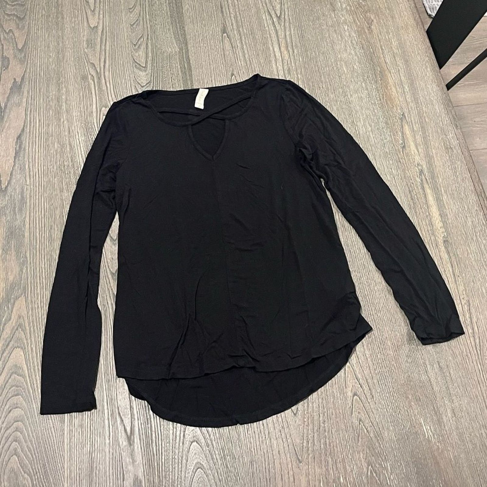 Vintage Altar'd State Black Long Sleeve Caged V-Neck T-Shirt Size S Size S / US 4 / IT 40 - 1 Thumbnail