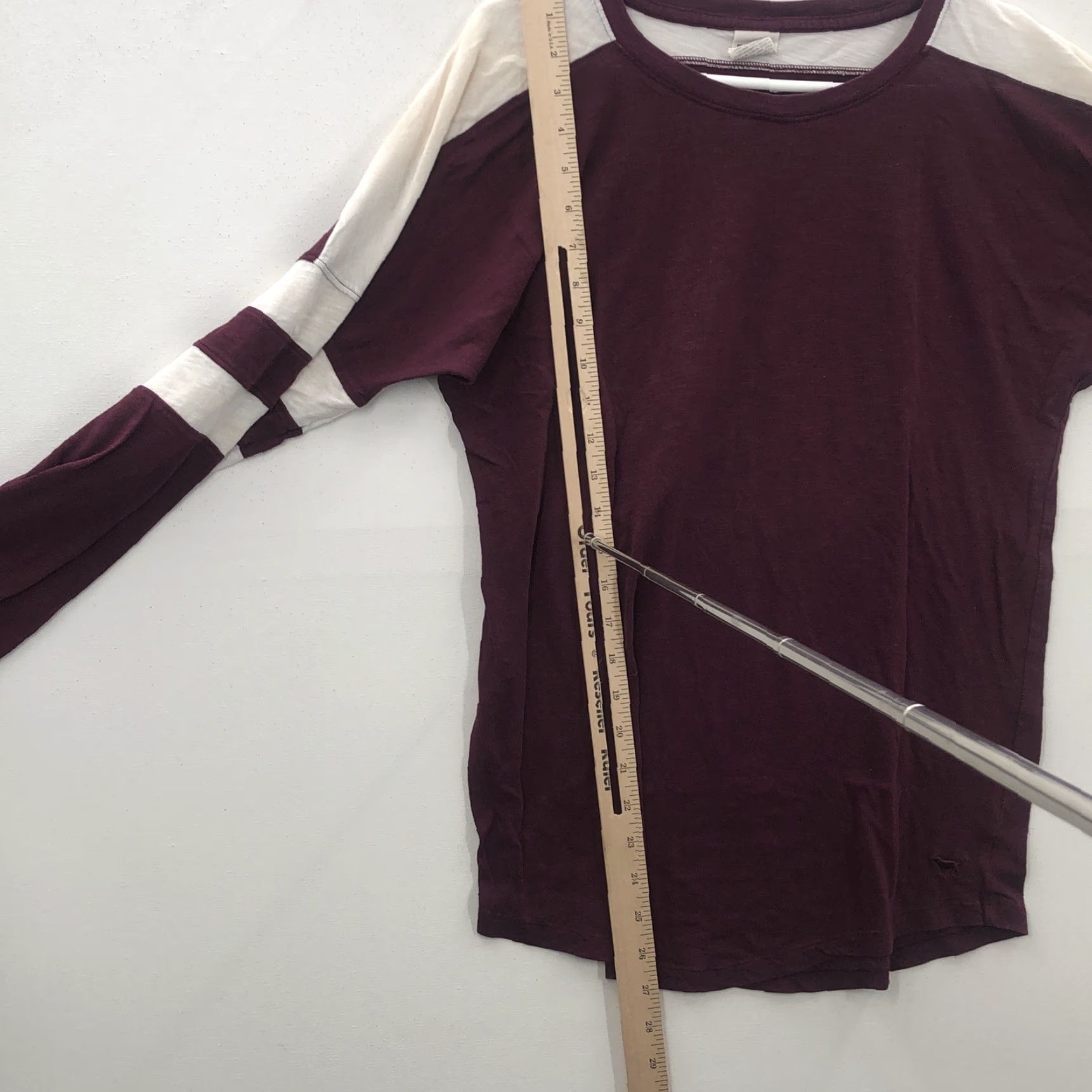 Victoria's Secret VINTAGE Victoria's Secret Womens T-Shirt Shirt Crew Neck Pullover Long Sleeve S Maroon Classic Casual Womens Size S / US 4 / IT 40 - 3 Thumbnail