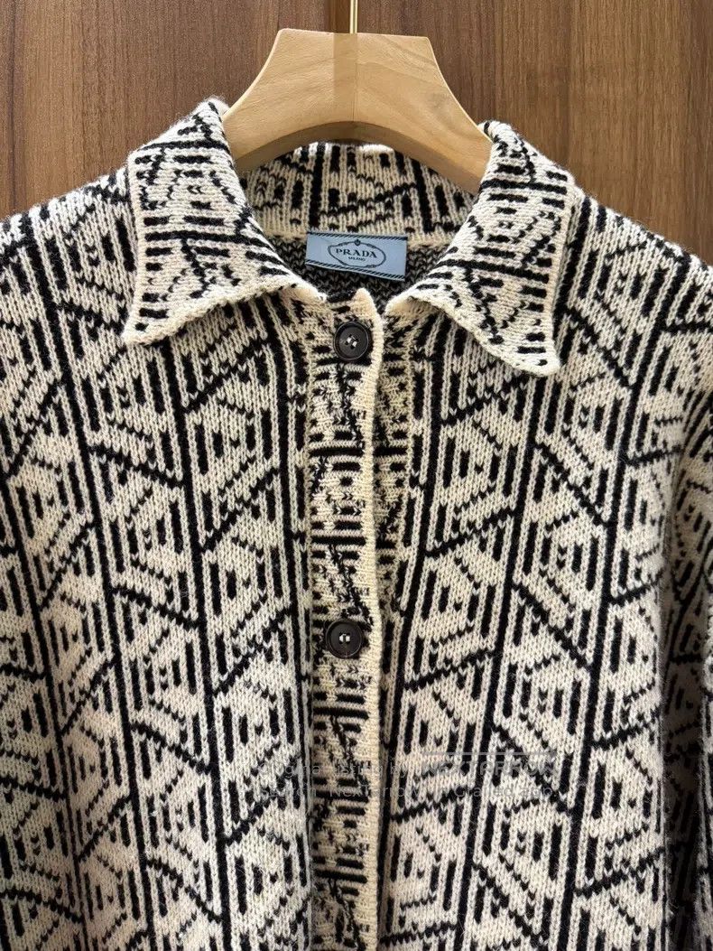 Prada Prada Black and white geometric jacquard wool cardigan coa Size XS / US 0-2 / IT 36-38 - 3 Thumbnail