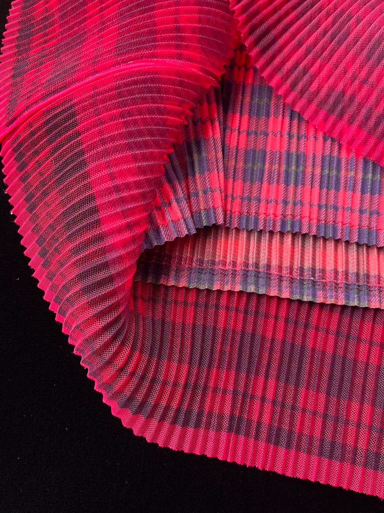 Issey Miyake Issey Miyake size:3 Red cream puff dress Size XS / US 0-2 / IT 36-38 - 5 Thumbnail