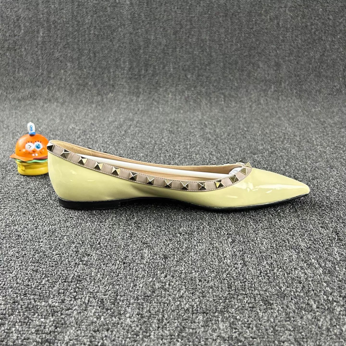 Valentino Valentino Yellow Patent Leather Studded Flats 39.5 Size US 9 / IT 39 - 4 Thumbnail