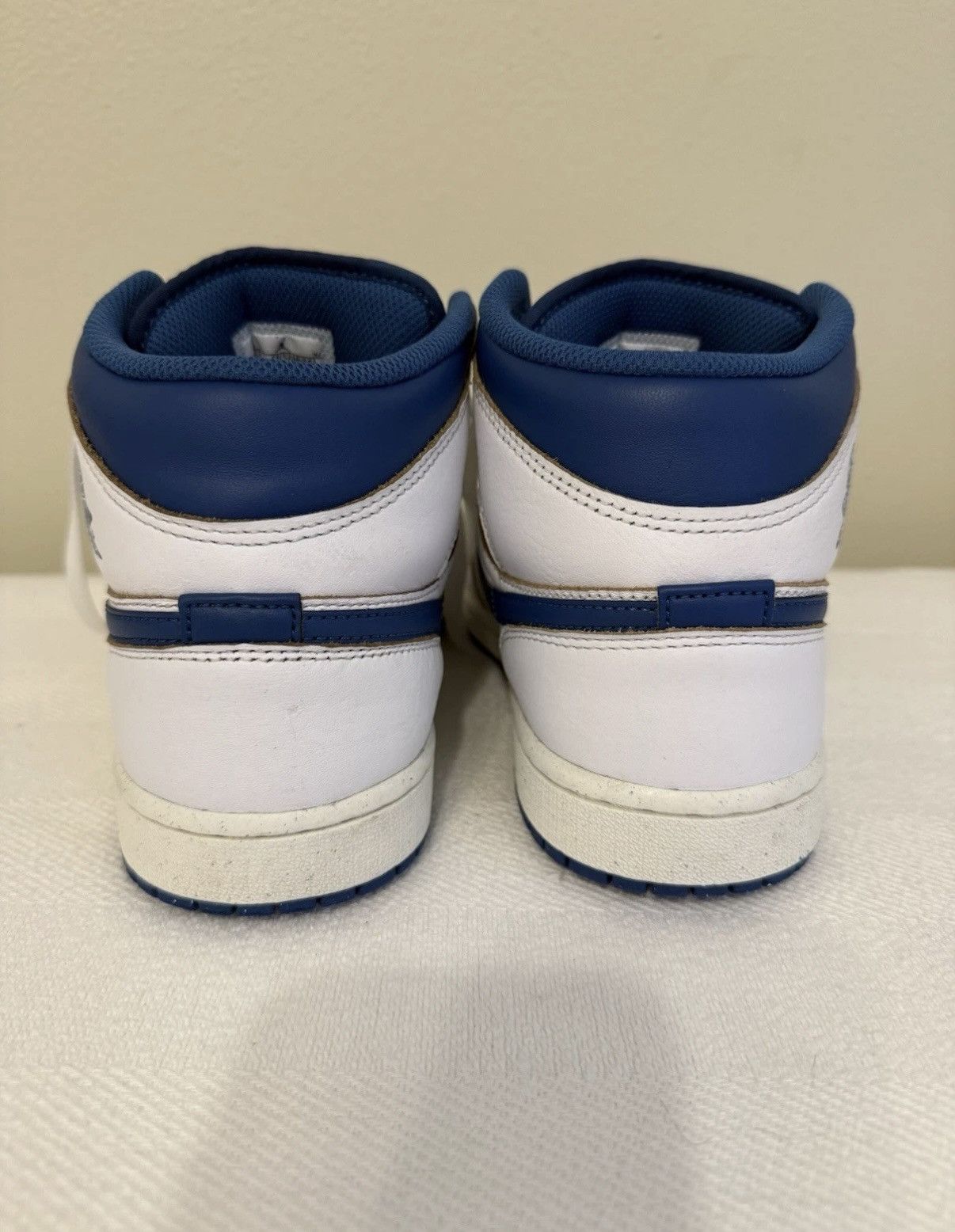 Nike 8.5 Air Jordan Retro 1 Mid white industrial blue Size US 8.5 / EU 41-42 - 7 Thumbnail