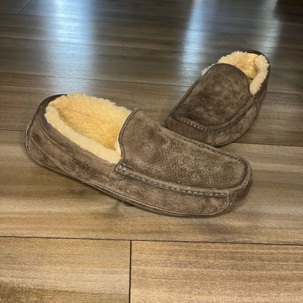 Ugg UGG Ascot Brown Suede Casual Slipper Men’s 10 Size US 10 / EU 43 - 1 Thumbnail