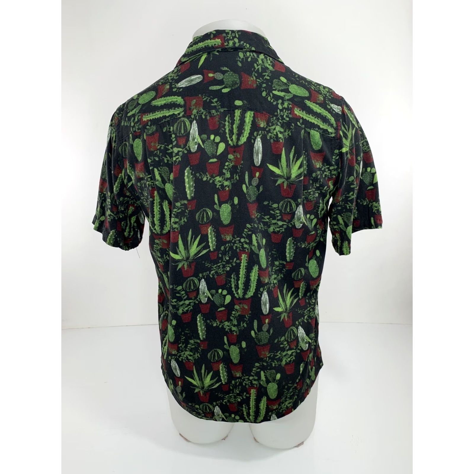 Portuguese Flannel PORTUGUESE FLANNEL Shirt Mens S Short Sleeve Black CACTUS ALL OVER POTtED PLANTS Button-Up - 90s? Size US S / EU 44-46 / 1 - 4 Thumbnail