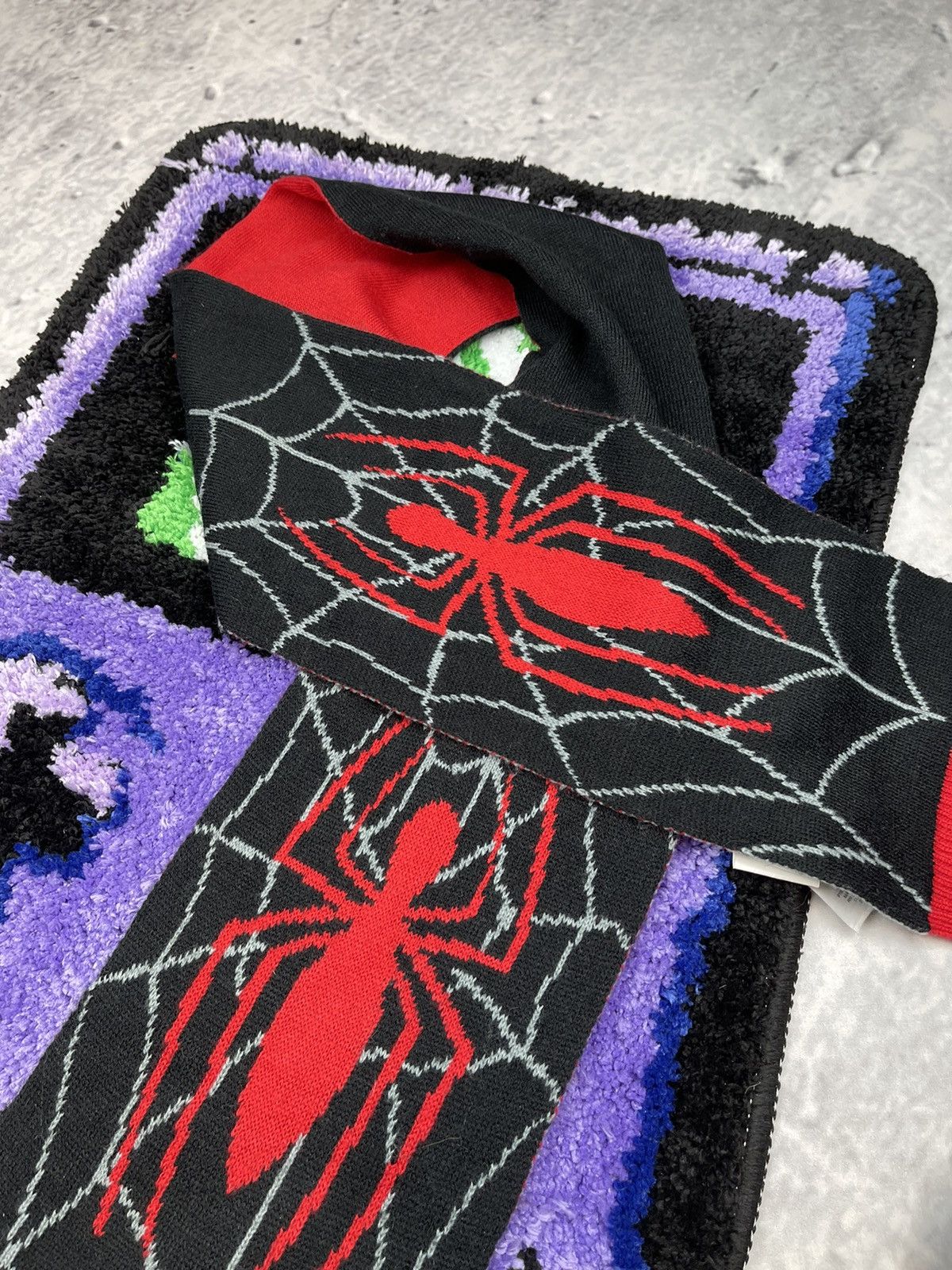 Marvel Comics 2 item HAT+SCARF Marvel Spider-man comics beanie Size ONE SIZE - 4 Thumbnail